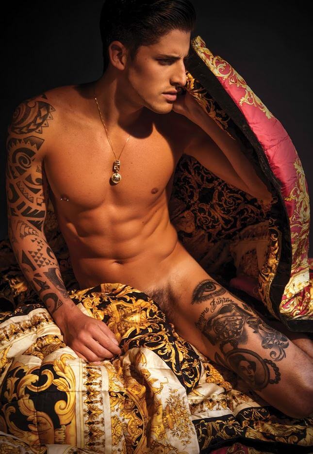 Didio immortala Danilo Borgato: il sensuale omaggio a Gianni Versace
