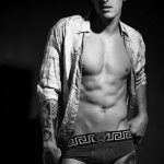 Didio immortala Danilo Borgato: il sensuale omaggio a Gianni Versace - Thumbnail