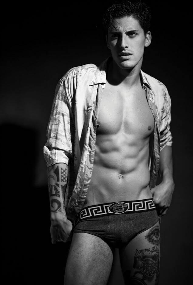 Didio immortala Danilo Borgato: il sensuale omaggio a Gianni Versace