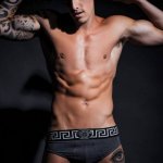 Didio immortala Danilo Borgato: il sensuale omaggio a Gianni Versace - Thumbnail