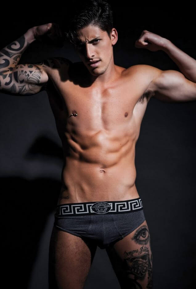 Didio immortala Danilo Borgato: il sensuale omaggio a Gianni Versace