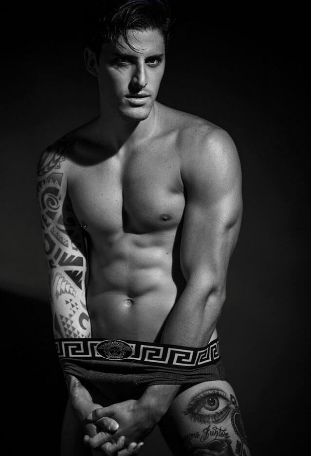 Didio immortala Danilo Borgato: il sensuale omaggio a Gianni Versace