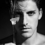 Didio immortala Danilo Borgato: il sensuale omaggio a Gianni Versace - Thumbnail