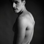 Didio immortala Danilo Borgato: il sensuale omaggio a Gianni Versace - Thumbnail