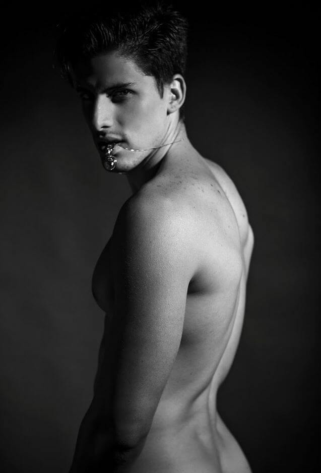 Didio immortala Danilo Borgato: il sensuale omaggio a Gianni Versace