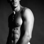Didio immortala Danilo Borgato: il sensuale omaggio a Gianni Versace - Thumbnail