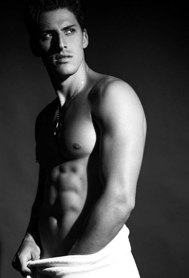 Didio immortala Danilo Borgato: il sensuale omaggio a Gianni Versace
