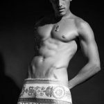 Didio immortala Danilo Borgato: il sensuale omaggio a Gianni Versace - Thumbnail
