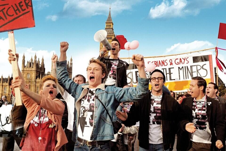 Londra, 50 anni fa la prima storica protesta per i diritti LGBT nel Regno Unito - film 2014 Pride - Gay.it