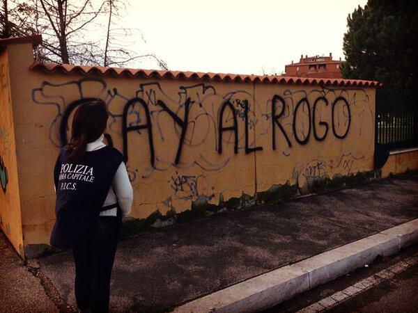 "Gay al rogo" scritte omofobe su una scuola di Roma - gay al rogo scritte omofobe scuola roma BS - Gay.it