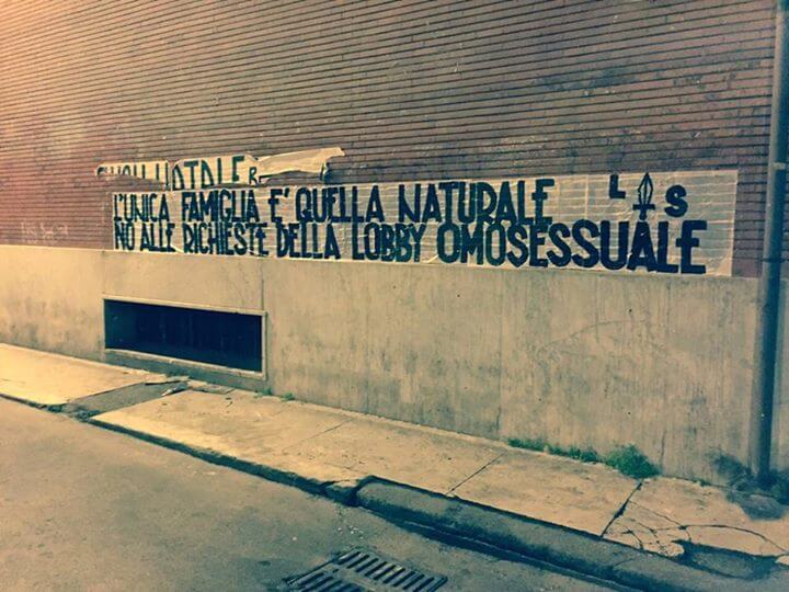 Omofobia, nuovi striscioni nelle scuole di Roma