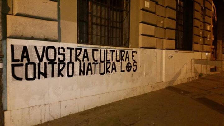Omofobia, nuovi striscioni nelle scuole di Roma