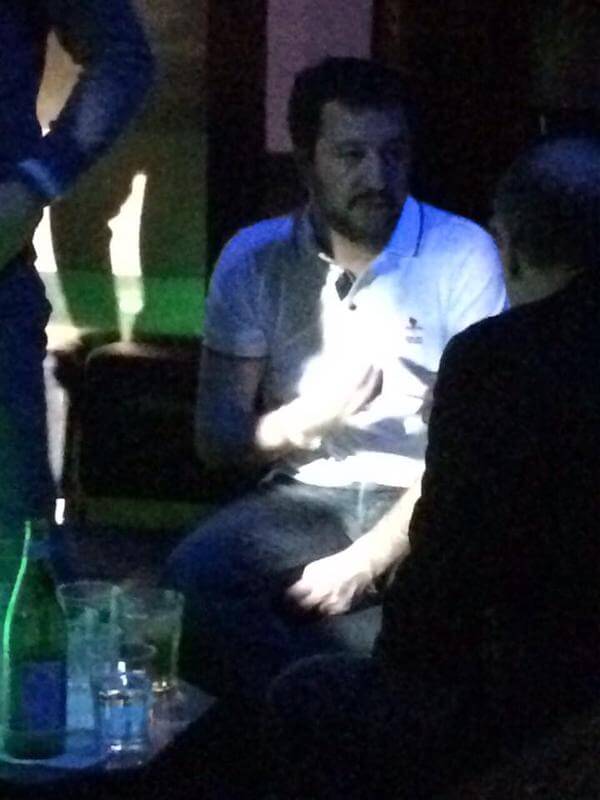 Matteo Salvini in un locale gay di Milano(?) Le foto