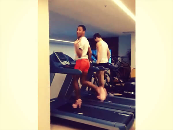 Ragazzi con i tacchi sul tapis roulant: l’allenamento è virale