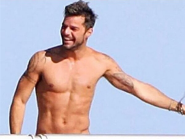 “Ricky Martin è morto”: il cantante risponde dal “paradiso”