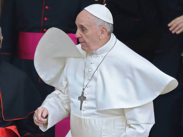 10 anni di Papa Francesco, aperture e chiusure, speranza e lacrime per la comunità LGBTQIA+ - bergoglio teoria gender 1 - Gay.it