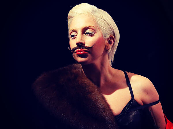 Fan(atico) di Lady Gaga cambia nome in "Artpop" - lady gaga artpop BS - Gay.it