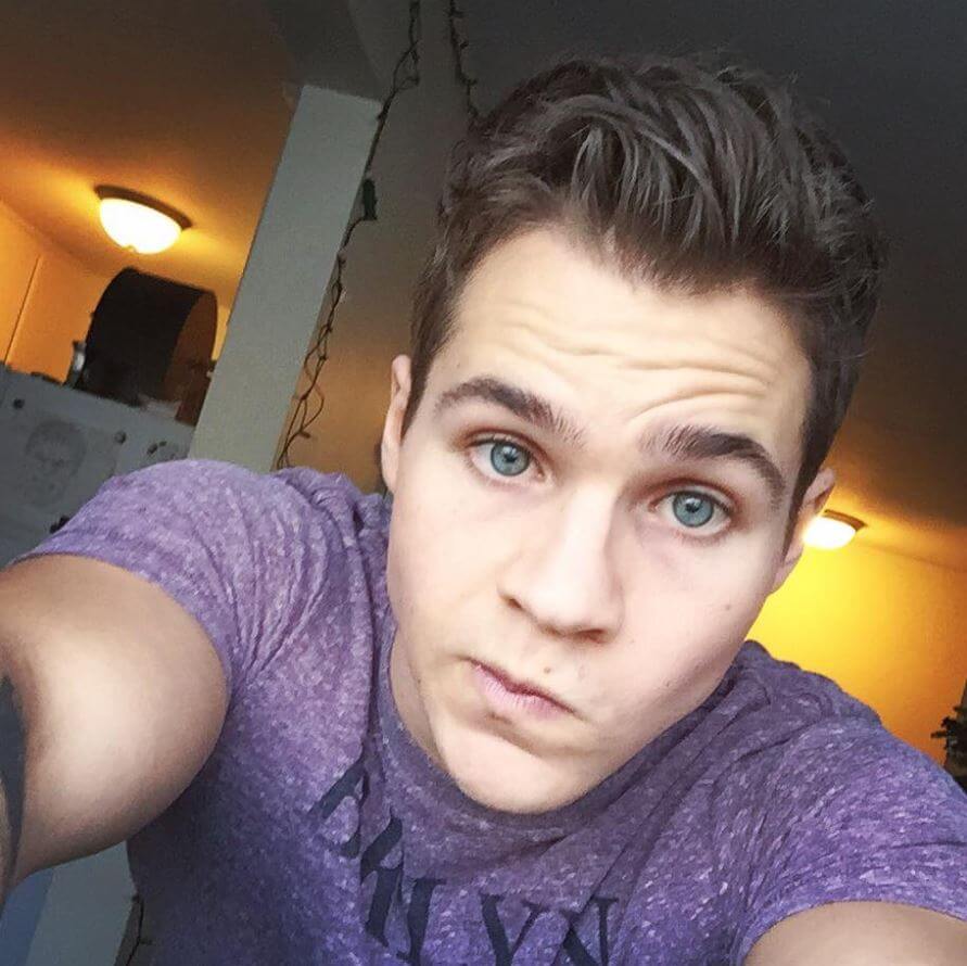 Amate il cosplay? Allora non potete perdervi questo ragazzo