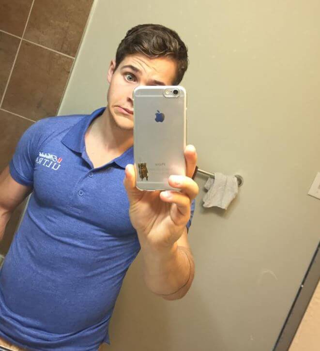 Amate il cosplay? Allora non potete perdervi questo ragazzo
