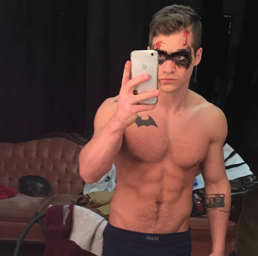 Amate il cosplay? Allora non potete perdervi questo ragazzo
