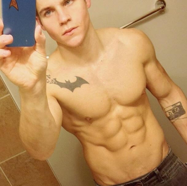 Amate il cosplay? Allora non potete perdervi questo ragazzo
