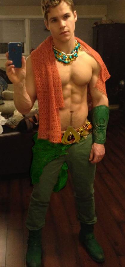 Amate il cosplay? Allora non potete perdervi questo ragazzo