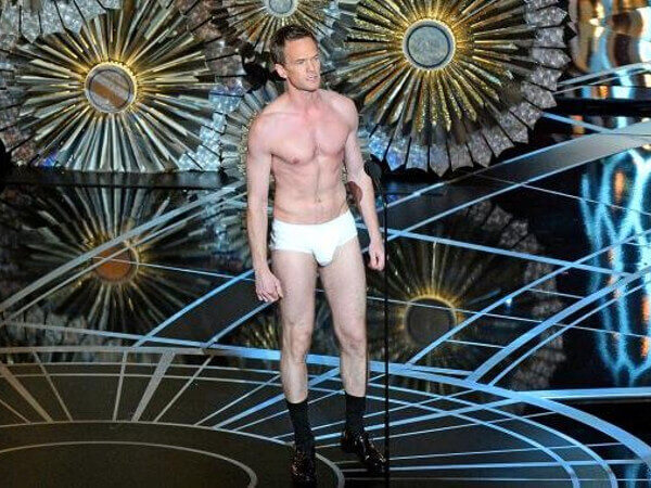E Neil Patrick Harris finisce nudo sul palco degli Oscar [VIDEO]