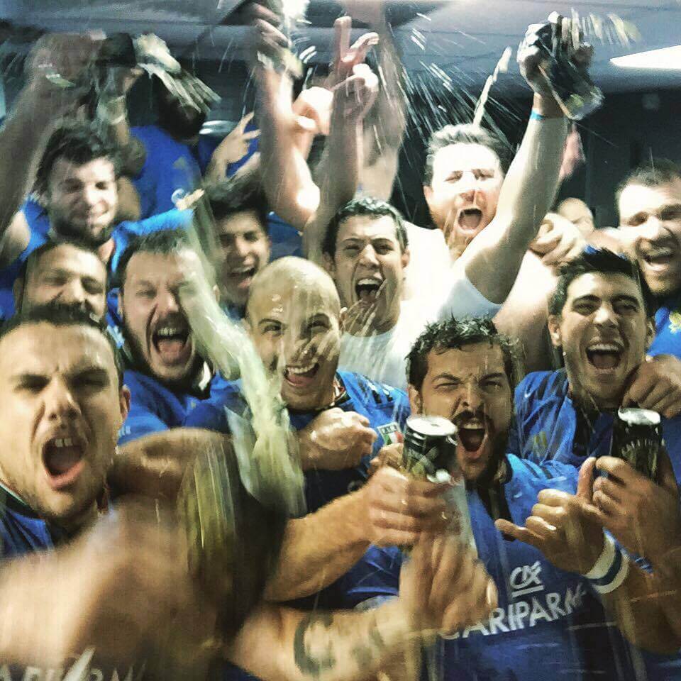 Rugby: l'Italia vince contro la Scozia. La festa hot negli spogliatoi