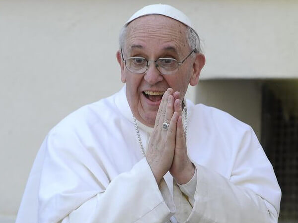 10 anni di Papa Francesco, aperture e chiusure, speranza e lacrime per la comunità LGBTQIA+ - bergoglio incontro napoli 1 - Gay.it