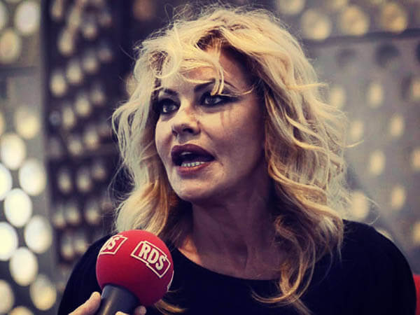 Eva Grimaldi show contro Dolce & Gabbana: “Bruciamo le mutande”