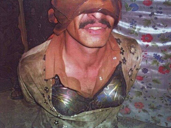 isis travestiti da donne per scappare