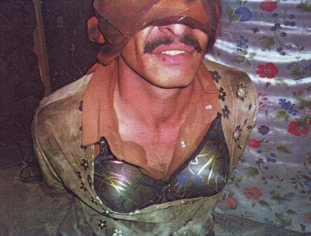 isis travestiti da donne per scappare