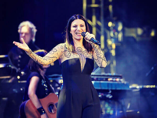 Laura Pausini in Russia sfida l’omofobia: “L’amore è uno solo”