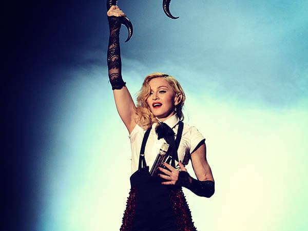 Madonna raddoppia: seconda data italiana del tour [UFFICIALE] - madonna brit 2015 caduta BS - Gay.it