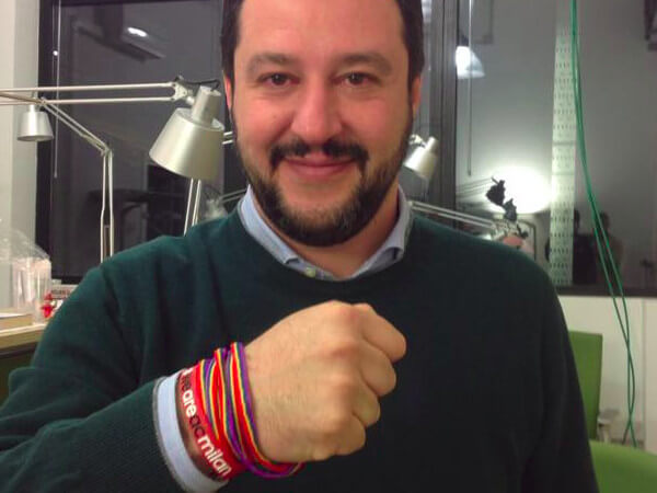 Salvini aderisce ad #Allacciamoli, ma è contro le famiglie rainbow