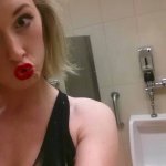 Selfie nel bagno degli uomini: la trans contro una legge ingiusta - Thumbnail