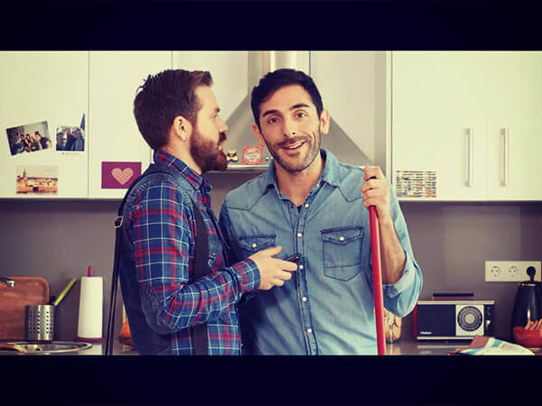 Pubblicità gay friendly: il divertente spot spagnolo di Asevi Mio