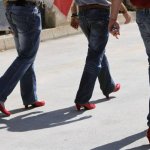 Uomini sui tacchi contro la violenza sulle donne. Accade a Beirut - Thumbnail