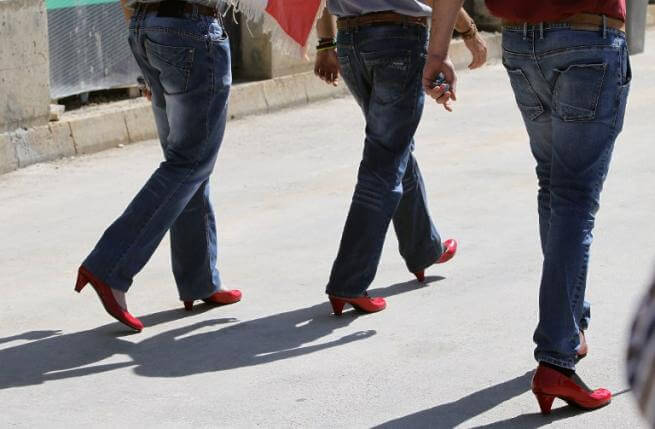 Uomini sui tacchi contro la violenza sulle donne. Accade a Beirut