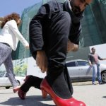 Uomini sui tacchi contro la violenza sulle donne. Accade a Beirut - Thumbnail
