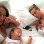 La foto delle mamme lesbiche diventa virale - Thumbnail