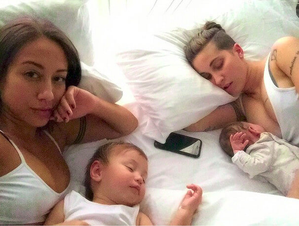 La foto delle mamme lesbiche diventa virale