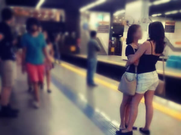 "Mi rifiuto di vedere una scena simile". Il motivo vi sorprenderà - metropolitana brasile donne foto virale BS - Gay.it