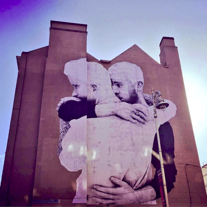 Il buongiorno di Dublino: un murales celebra l'amore gay