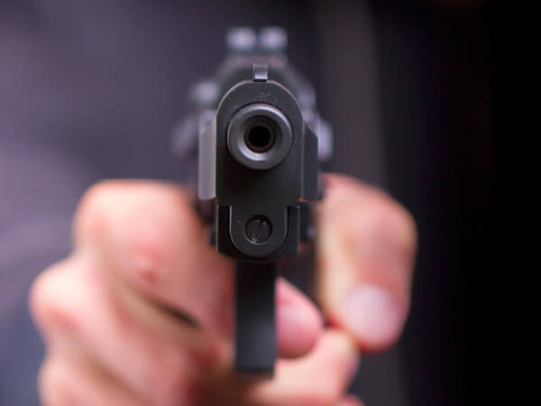 Padre uccide la figlia lesbica: per gli amici, non la accettava
