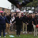 Scuola cattolica rifiuta insegnante gay: gli studenti protestano - Thumbnail