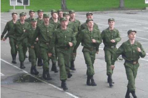 I soldati russi marciano cantando "Barbie Girl" - soldati russi barbie girl - Gay.it