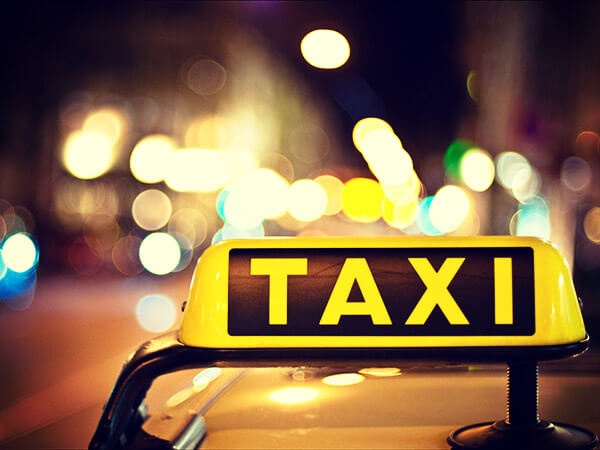 Fa sesso orale in cambio di un giro in taxi: “Sono stato stuprato?”