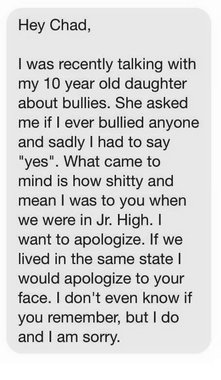 Bullizzava un ragazzo gay a scuola. 20 anni dopo gli chiede scusa così