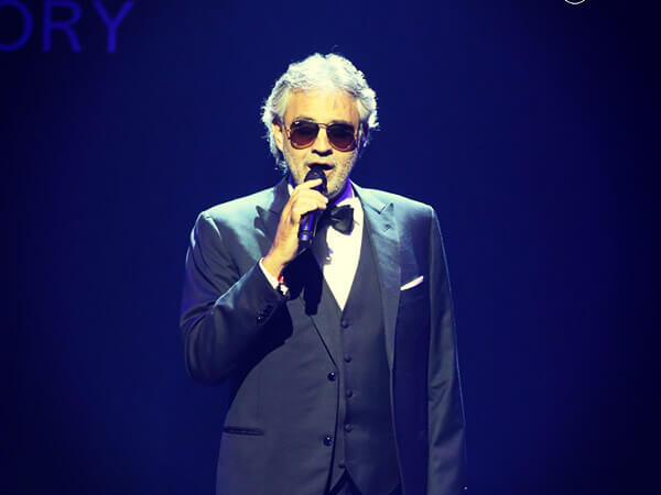 Asta folle a Cannes: anche un pranzo per dodici con Andrea Bocelli - cannes 2015 andrea boccelli BS 1 - Gay.it